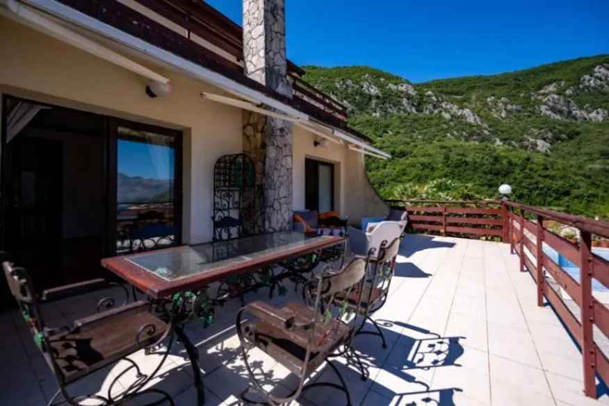 Sale, house, 450m², Škaljari, Kotor
