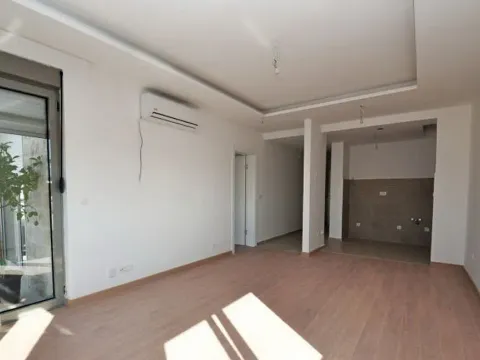 Prodaja, stan, 44m², Tivat, Crna Gora - image 11