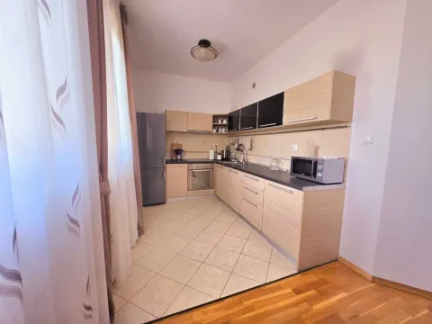 Izdavanje, dvosoban stan, 100m², Centar, Bar - image 6