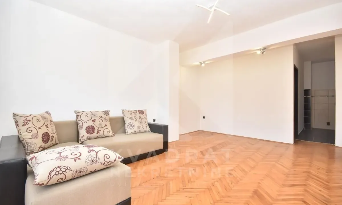 Izdavanje, dvosoban stan, 70m², Gornja Gorica, Podgorica