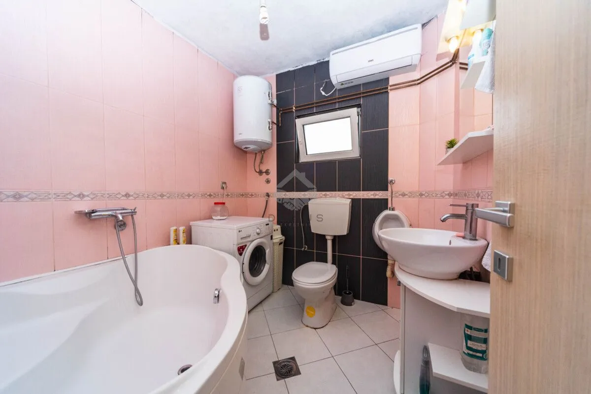 Prodaja, dvosoban stan, 150m², Stari Aerodrom, Podgorica