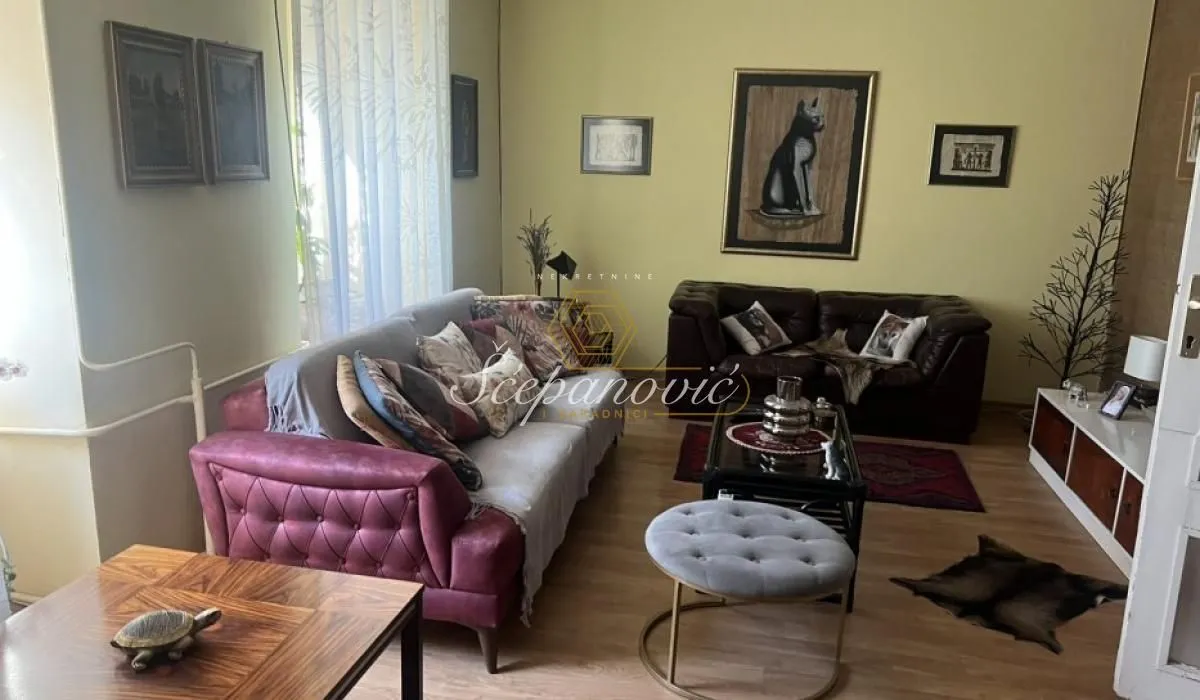 Prodaja, četvorosoban stan, 115m², Centar, Novi Sad