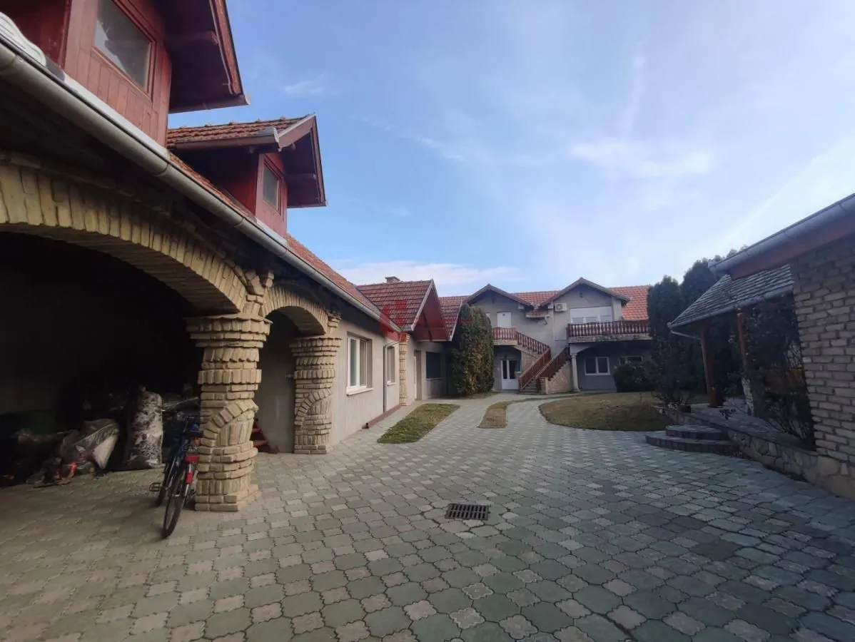 Prodaja, kuća, 630m², Gat, Subotica