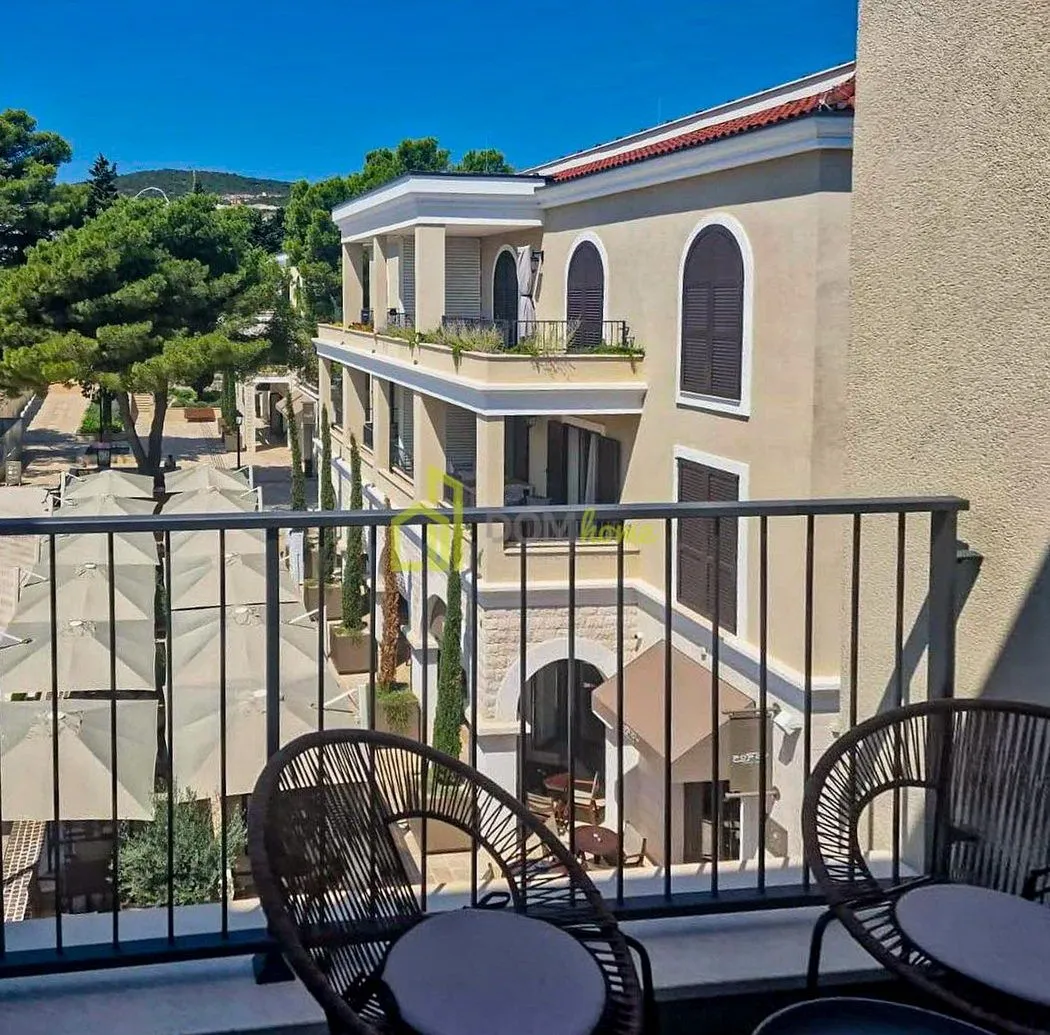 Izdavanje, jednosoban stan, 70m², Tivat, Crna Gora