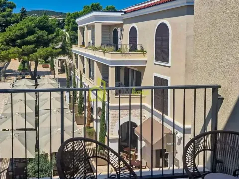 Izdavanje, jednosoban stan, 70m², Tivat, Crna Gora - image 10