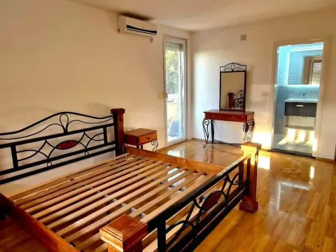 Izdavanje, trosoban stan, 140m², Stari Bar, Bar - image 9