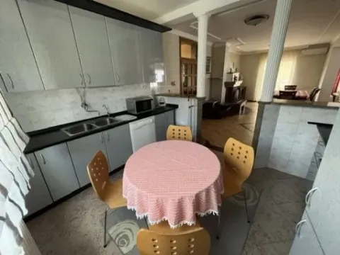 Izdavanje, četvorosoban stan, 130m², Kalimanj, Tivat - image 11