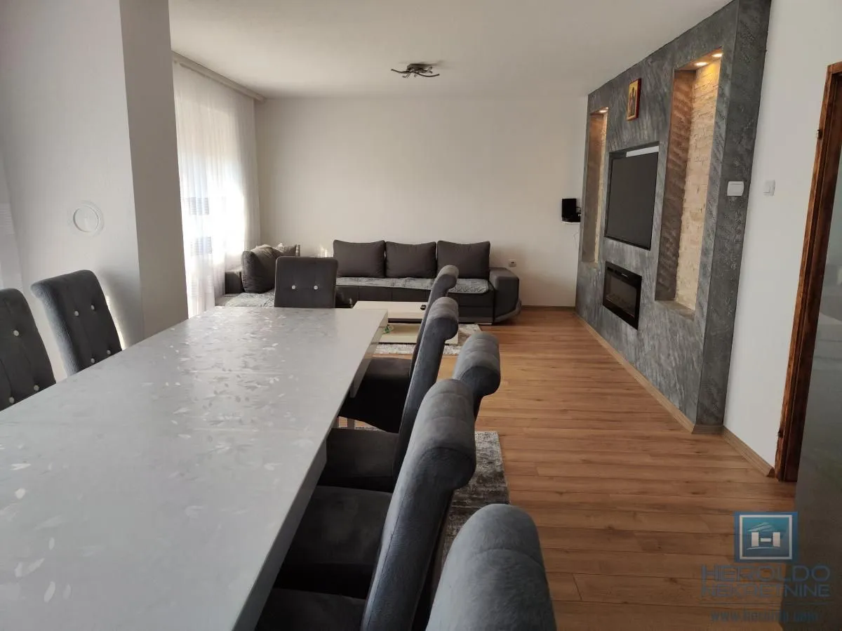 Prodaja, kuća, 270m², Budžino brdo, Jagodina