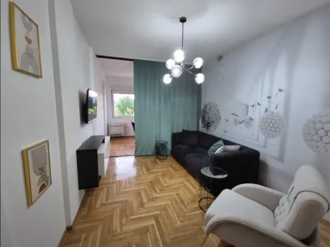 Izdavanje, dvosoban stan, 50m2, Autobuska stanica, Nikšić Izdavanje, dvosoban stan, 50m2, Autobuska stanica, Nikšić