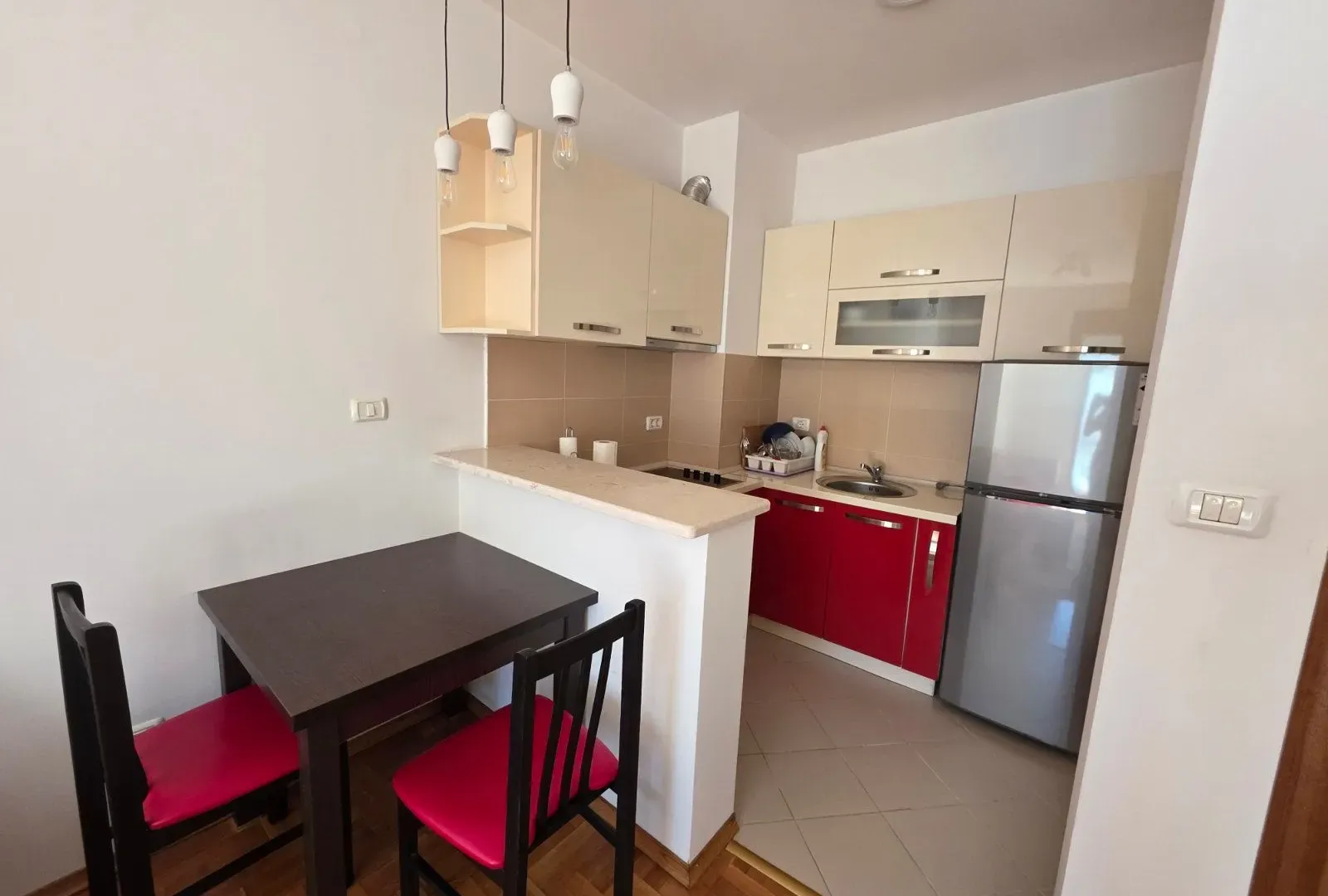 Izdavanje, jednosoban stan, 40m², Pobrežje, Podgorica