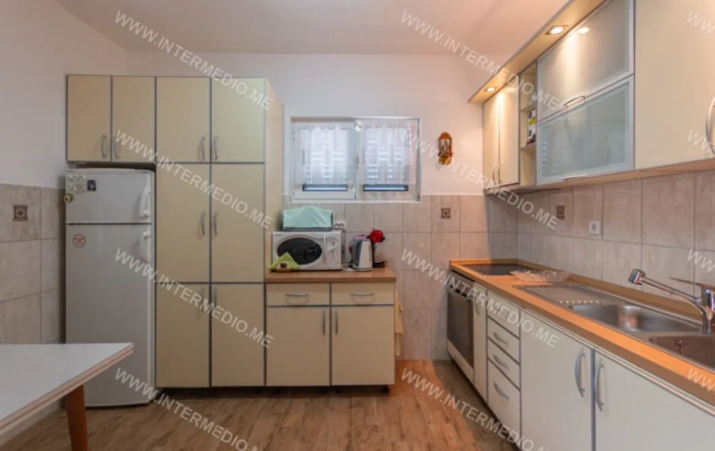 Prodaja, kuća, 231m², Sutorina, Herceg Novi