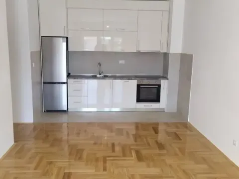 Izdavanje, dvosoban stan, 60m², Stari Aerodrom, Podgorica - image 9