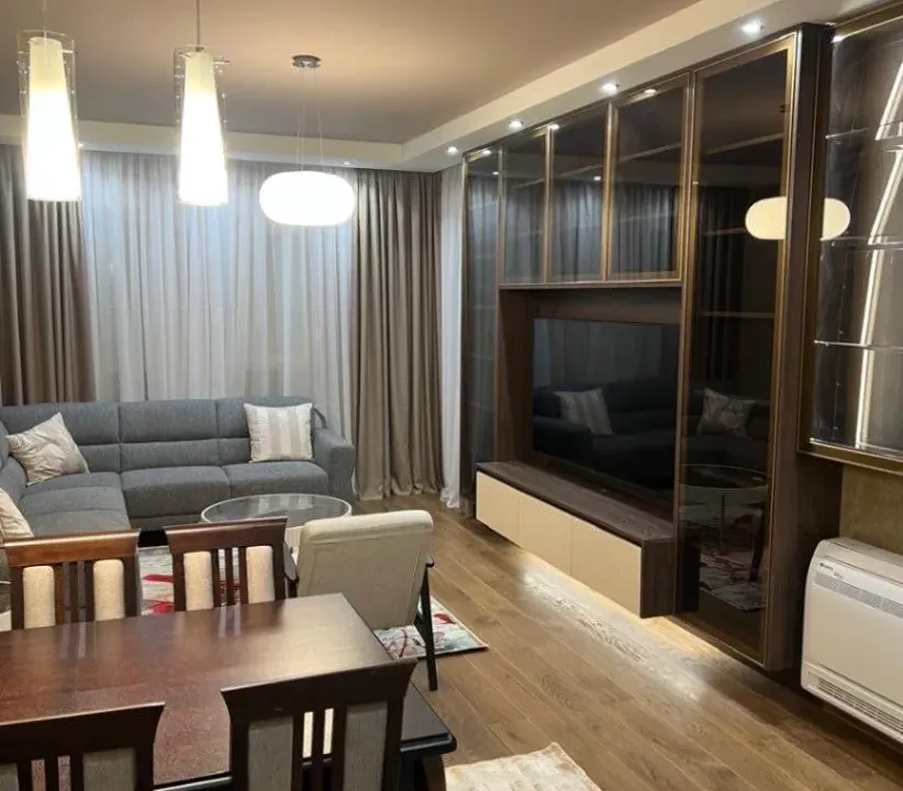 Izdavanje, dvosoban stan, 70m², Central Point, Podgorica