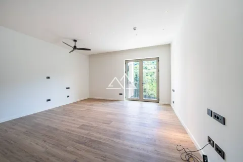 Sale, studio apartment, 43m², Tivat, Crna Gora - image 3