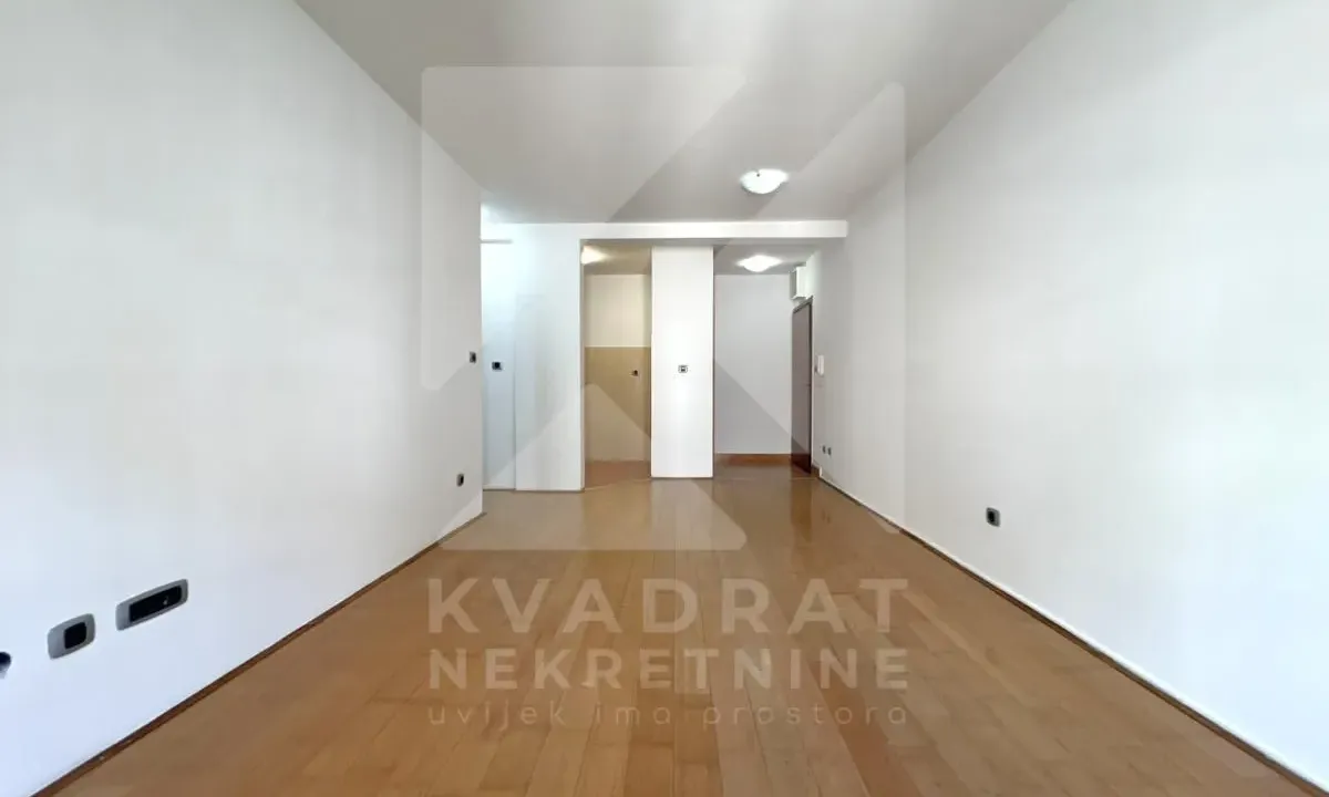 Izdavanje, poslovni prostor, 44m², Vezirov Most, Podgorica