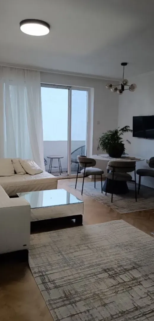 Izdavanje, dvosoban stan, 70m², Centar, Podgorica