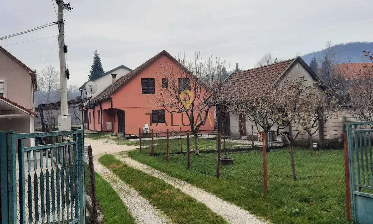 Sale, house, 220m², Humci, Cetinje