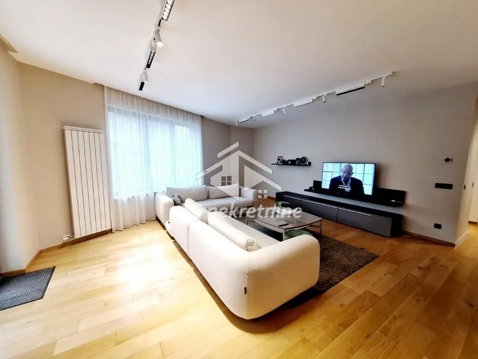 Izdavanje, četvorosoban stan, 120m², Stari Grad, Beograd