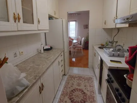 Prodaja, trosoban stan, 108m², Malo Brdo, Podgorica - image 7