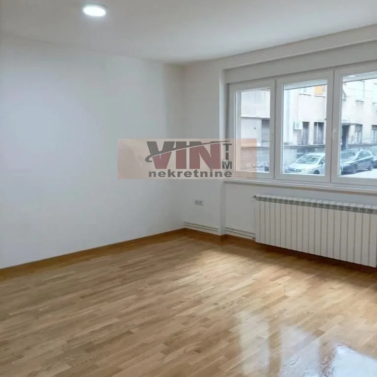Sale, three bedroom apartment, 69m², Kalenić Pijaca, Vračar Sve Podlokacije