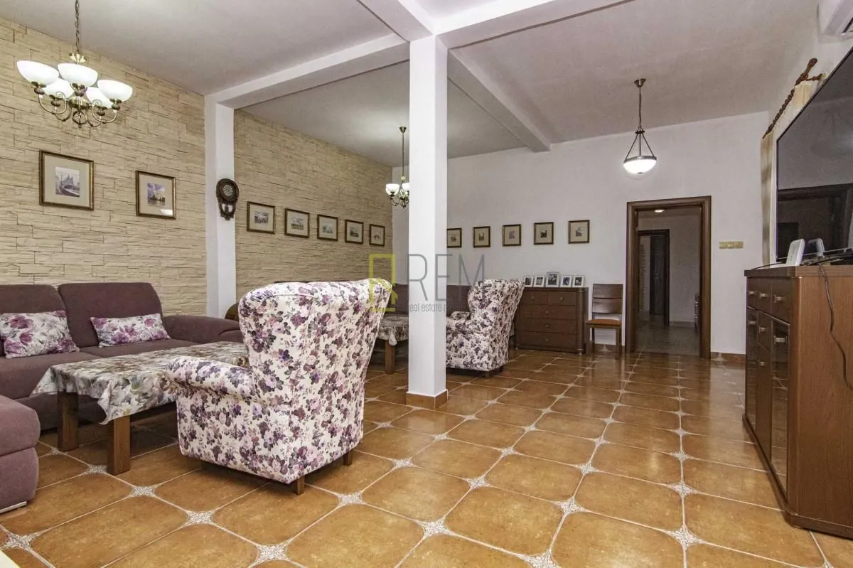 Prodaja, kuća, 400m², Danilovgrad, Crna Gora