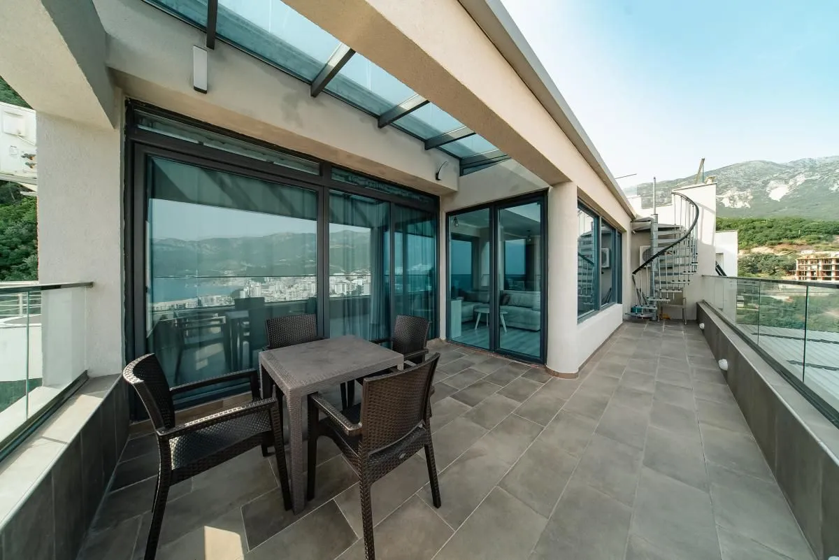 Sale, three bedroom apartment, 257m², Bečići, Budva