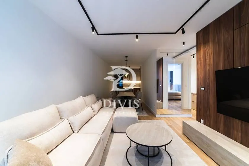Izdavanje, trosoban stan, 130m², Crveni Krst, Beograd