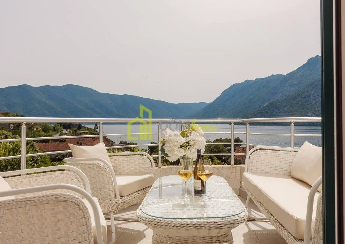 Prodaja, trosoban stan, 139m², Risan, Kotor