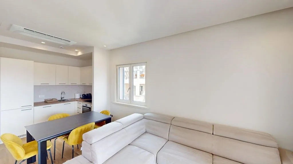 Prodaja, dvosoban stan, 61m², Tivat, Crna Gora
