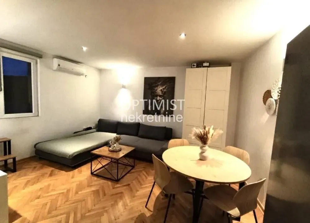 Izdavanje, dvosoban stan, 49m², Skadarlija, Beograd