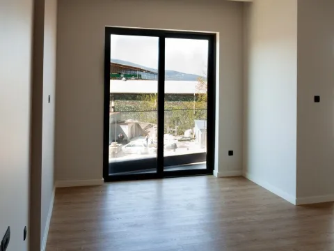 Prodaja, jednosoban stan, 61m², Tivat, Crna Gora - image 11