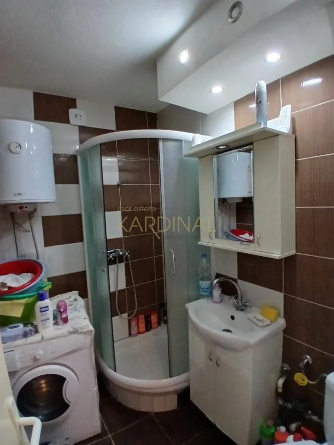 Prodaja, dvosoban stan, 68m², Pivara, Jagodina