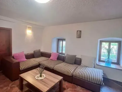 Izdavanje, kuća, 443m², Reževići, Budva - image 11