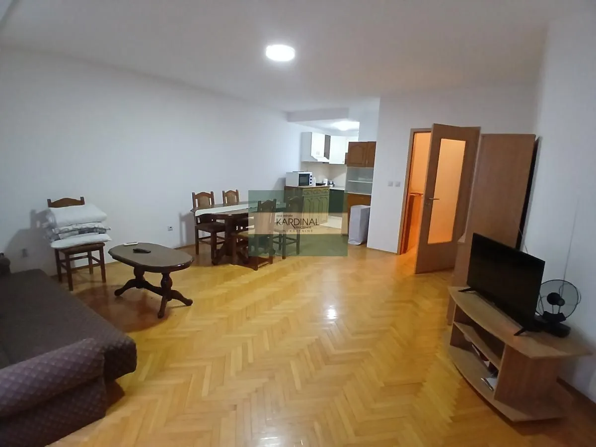 Prodaja, trosoban stan, 71m², Centar, Jagodina
