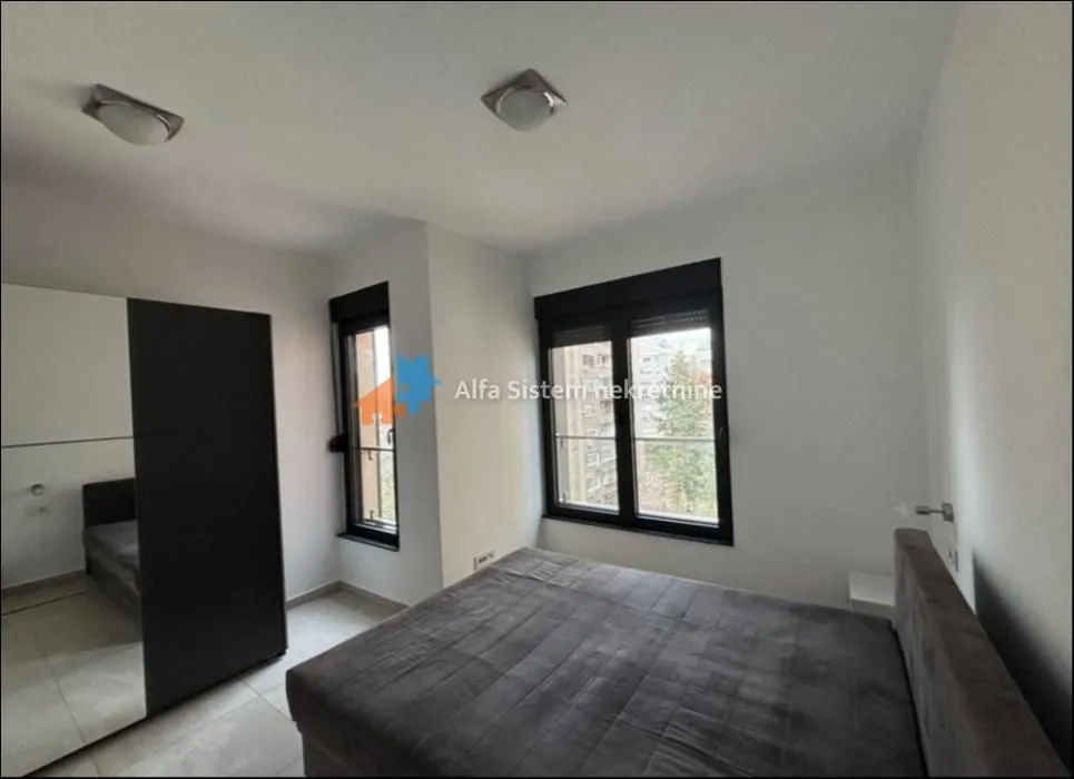 Rent, three bedroom apartment, 55m², Južni Bulevar, Vračar Sve Podlokacije