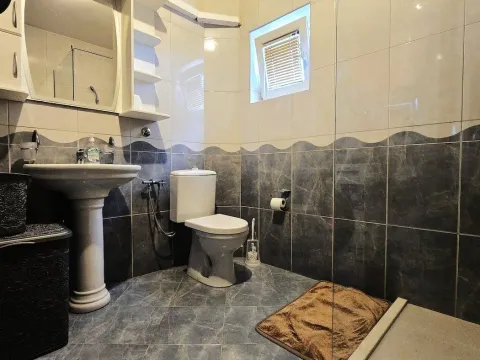 Rent, house, 180m², Tološi, Podgorica - image 39