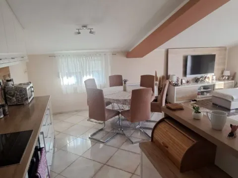 Izdavanje, trosoban stan, 106m², Tivat, Crna Gora - image 3