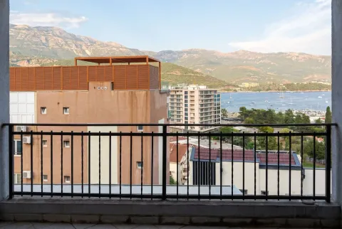 Rent, two bedroom apartment, 56m², Budva, Crna Gora - image 6