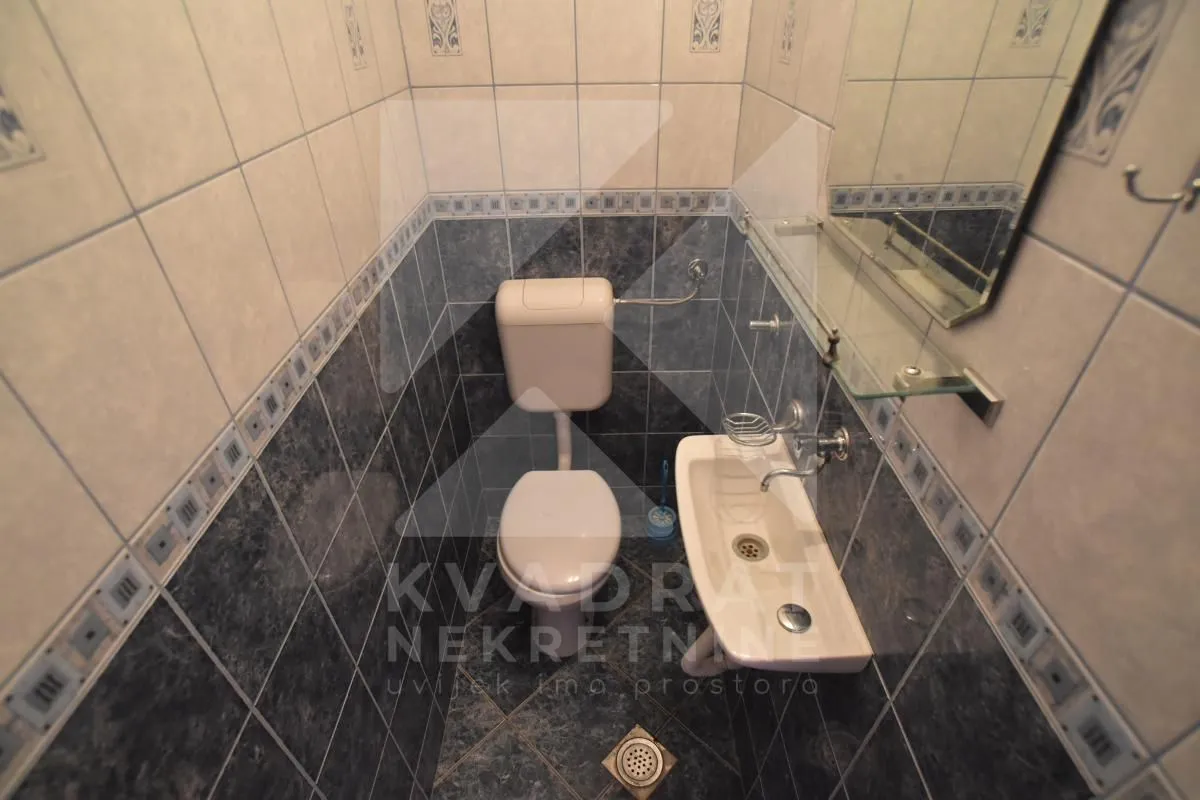 Izdavanje, petosoban stan, 120m², Zlatica, Podgorica