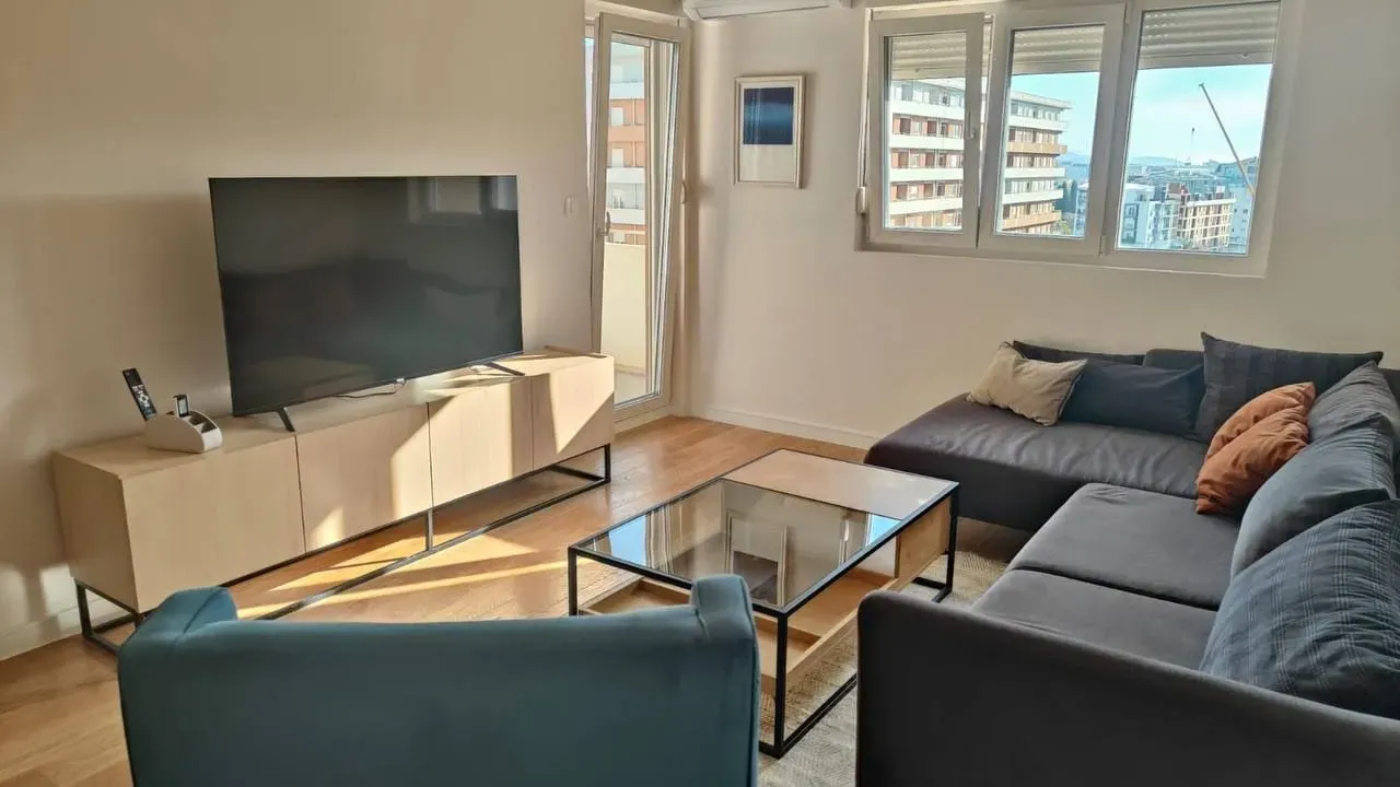 Izdavanje, jednosoban stan, 50m², Central Point, Podgorica