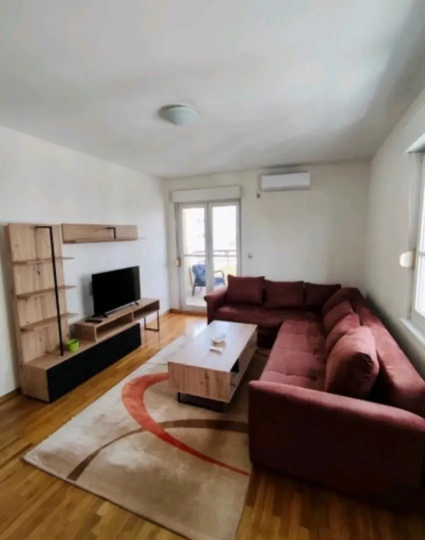 Izdavanje, jednosoban stan, 56m², Stara Varoš, Podgorica