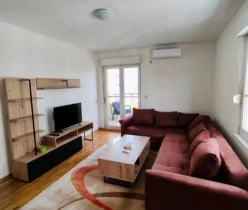 Izdavanje, jednosoban stan, 56m², Stara Varoš, Podgorica