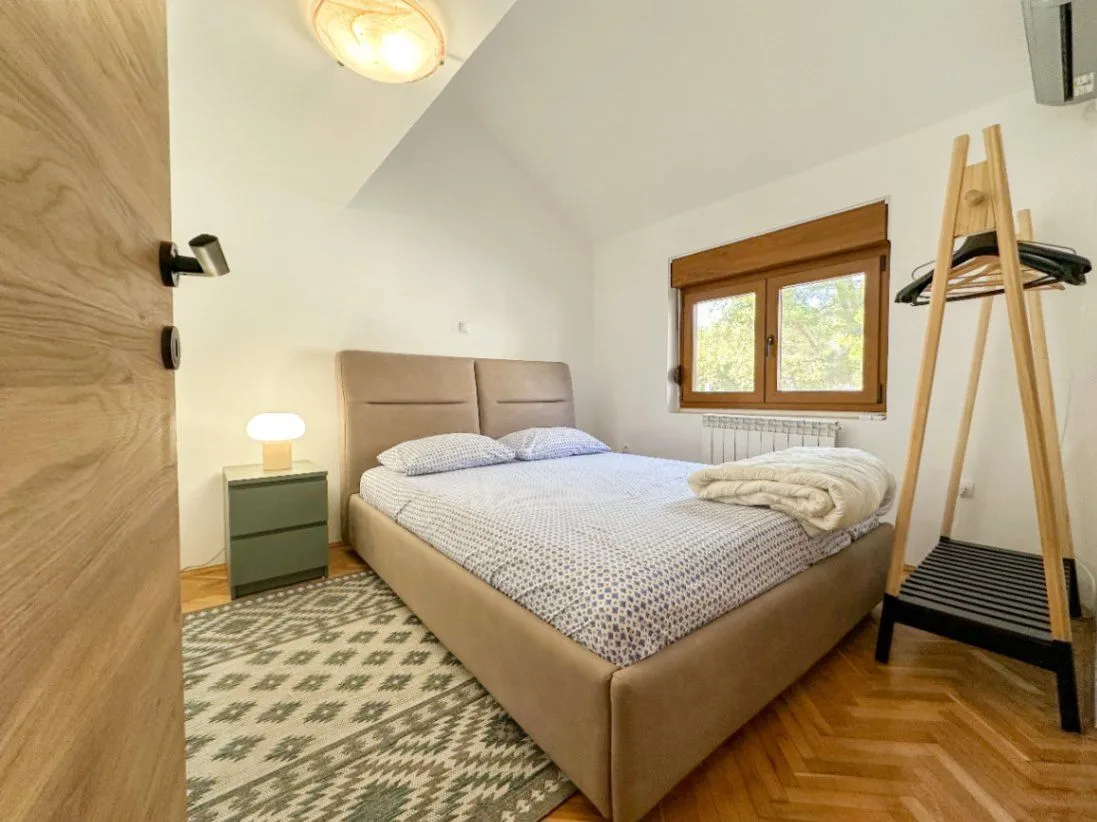Izdavanje, kuća, 285m², Gorica C, Podgorica