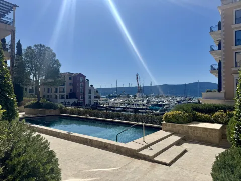 Izdavanje, četvorosoban stan, 228m², Porto Montenegro, Tivat - image 32