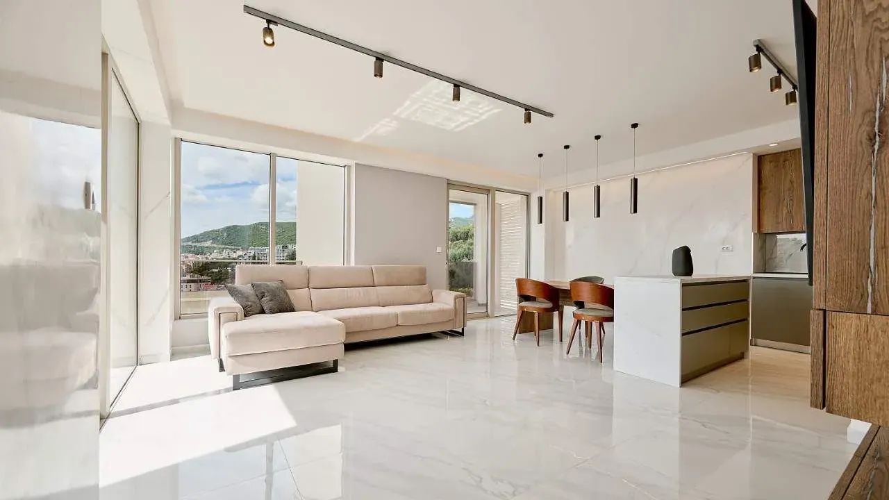 Prodaja, dvosoban stan, 90m², Rafailovići, Budva