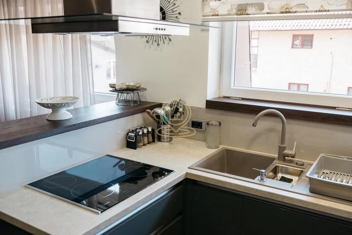 Izdavanje, četvorosoban stan, 120m², Telep, Novi Sad Sve Podlokacije