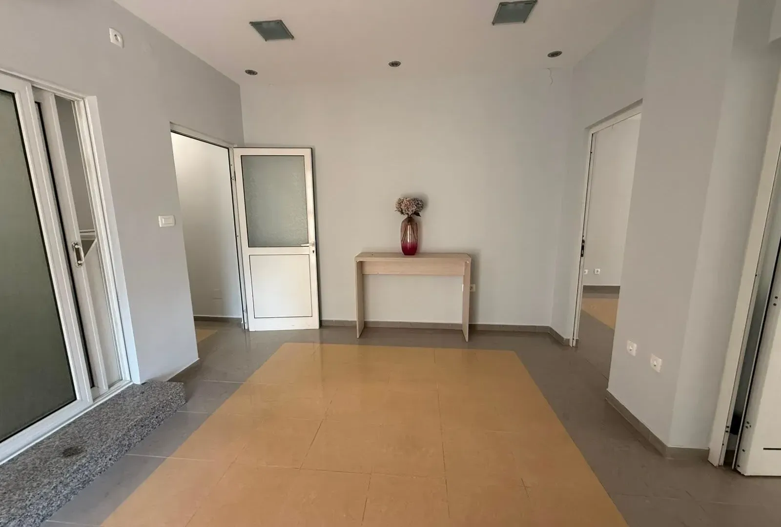 Rent, office space, 87m², Centar, Podgorica