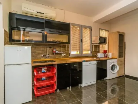 Sale, one bedroom apartment, 45m², Rafailovići, Budva - image 4