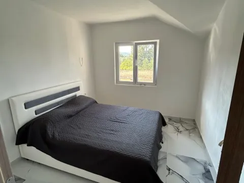 Rent, three bedroom apartment, 80m², Radanovići, Kotor - image 14