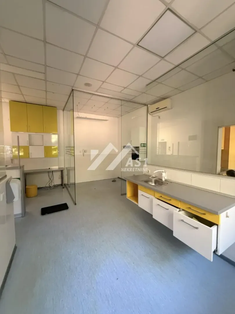 Rent, office space, 150m², Socijalno, Novi Sad Sve Podlokacije